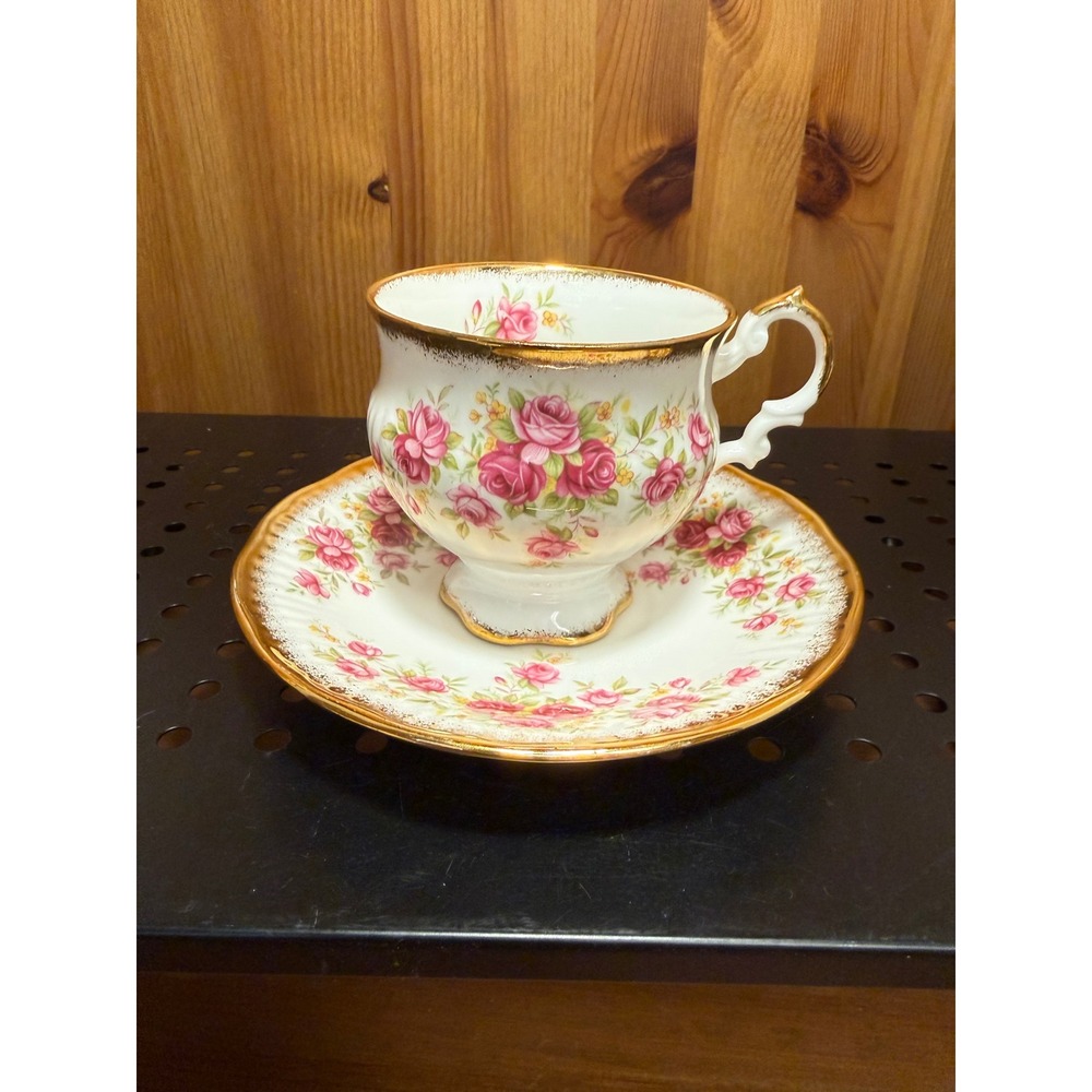 Vintage Elizabethan Queen's Rose Bone China Teacup & Saucer England Gold Trim
